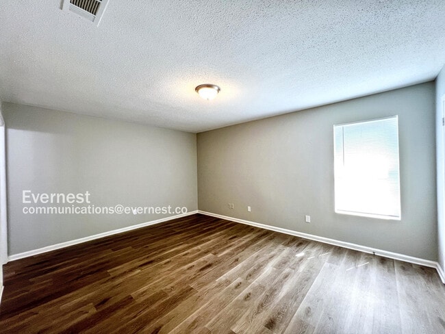 Building Photo - 3573 Russelwood Dr