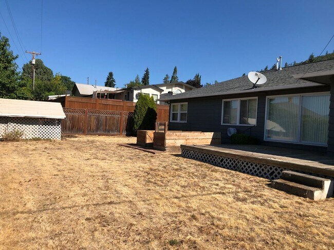 Foto del edificio - 3 bedroom 1.5 bath home in White Salmon