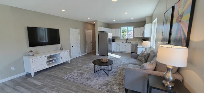 Building Photo - 10663 Encino Ave