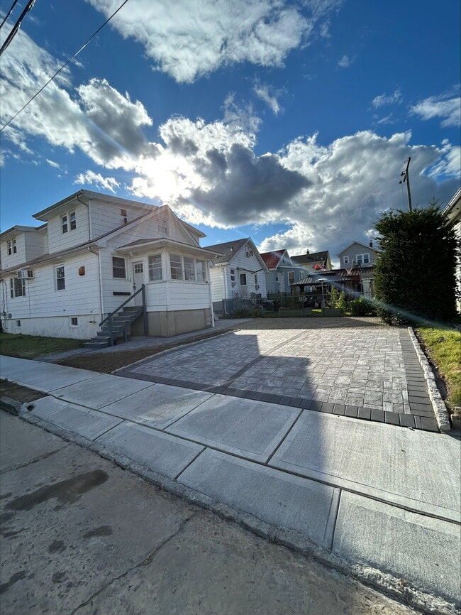 Building Photo - 58 Belmount Ave
