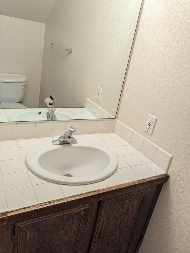 Foto del edificio - 1225 N Sierra St