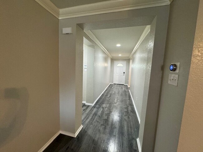 Foto del edificio - Coming soon... Move in May 8th, 2026