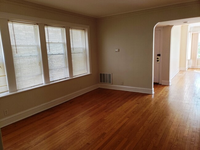 Building Photo - 5747 N Spaulding Ave