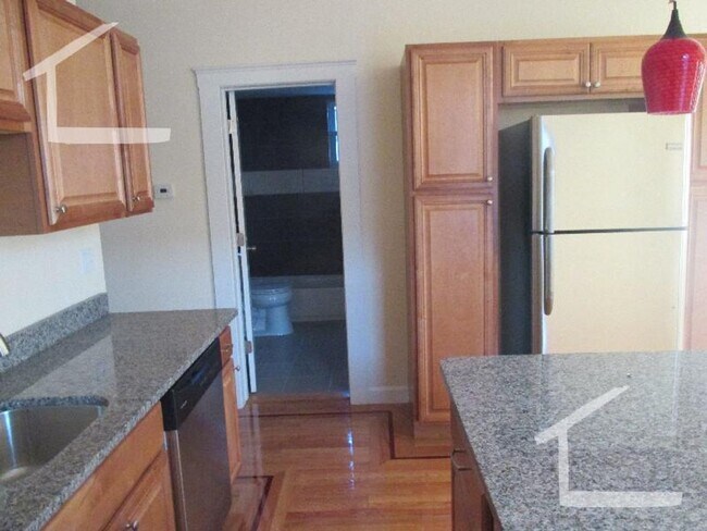 Foto del edificio - 3 bed in brookline village