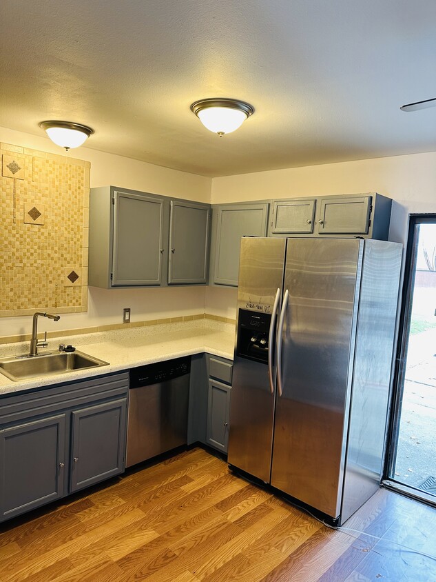 Foto principal - 6248 W Port Ave