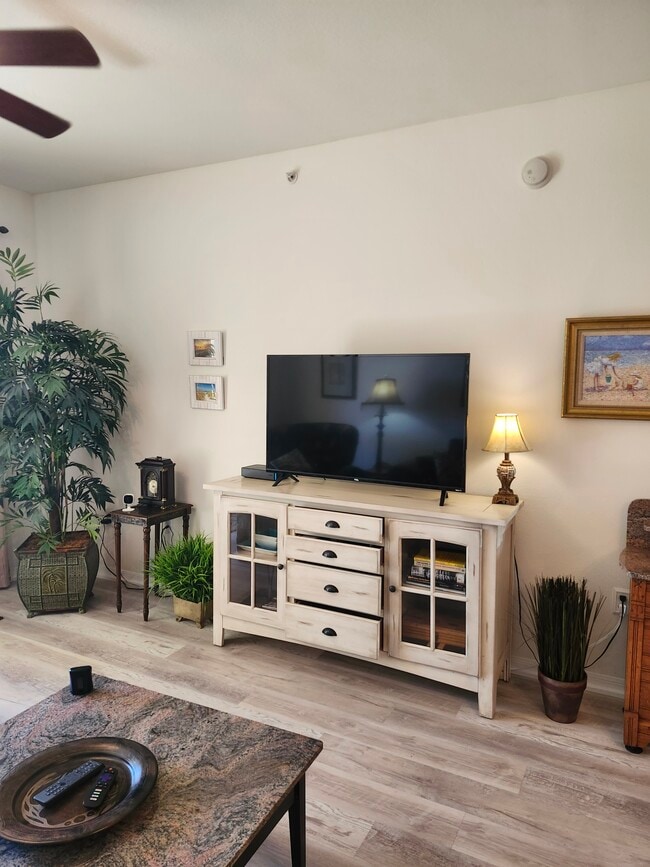 Building Photo - 20260 Estero Gardens Cir