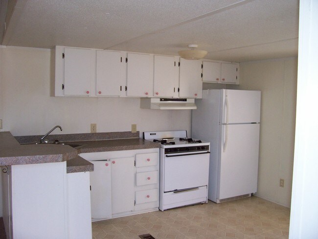 Kitchen - 3179 Baker Rd