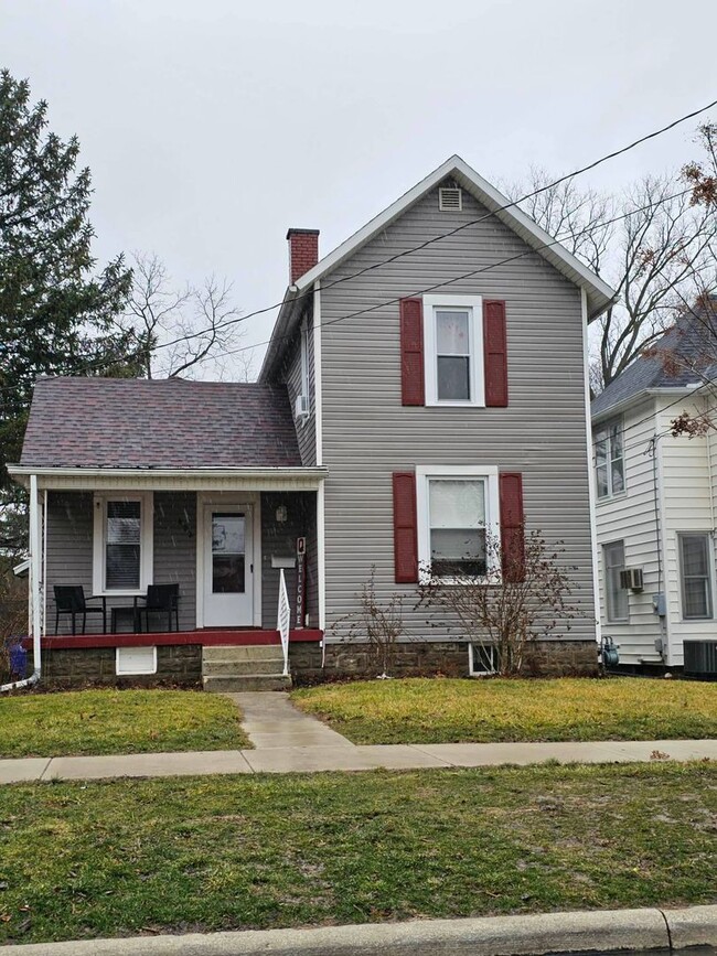 Building Photo - Three Bedroom Two Bath House