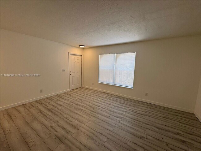 Foto del edificio - 5967 NW 23rd St