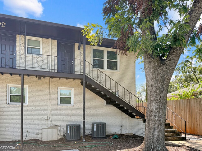 Building Photo - 514 Clover Dr