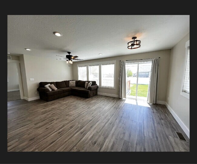 Building Photo - 3714 E 19th N