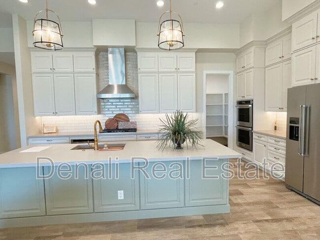 Building Photo - 2660 E Longhorn Ct