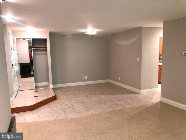 Foto del edificio - 5906 Cove Landing Rd