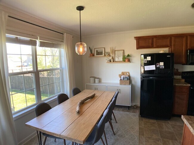 Foto del edificio - $1800 3 Bedrooms 2.5 Bath Brick Home with a bonus room!