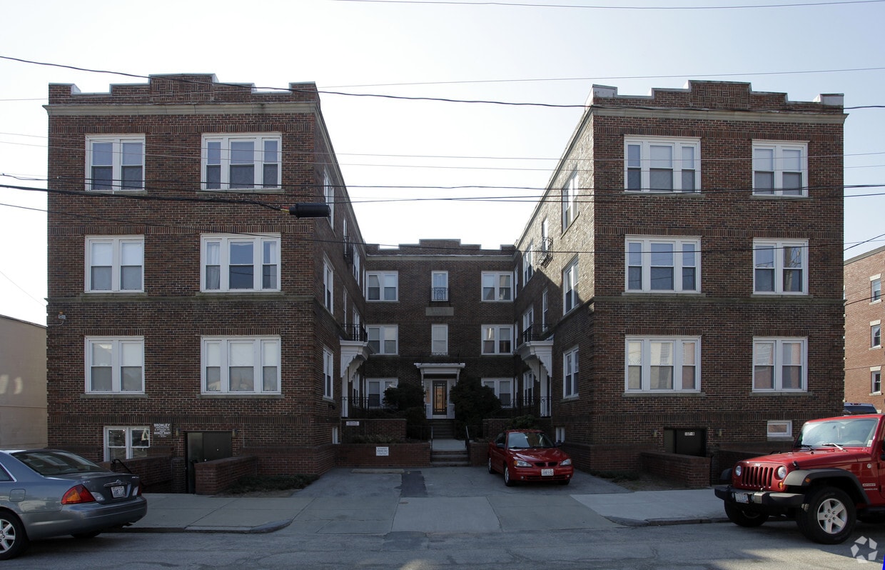 Building Photo - 109-111 Medway St