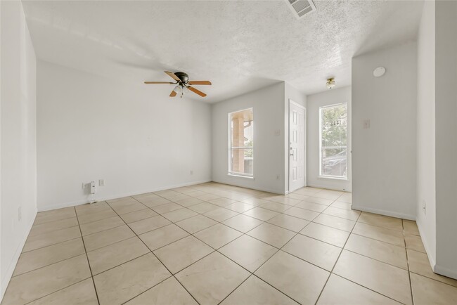 Building Photo - 1412 Gramma Ct