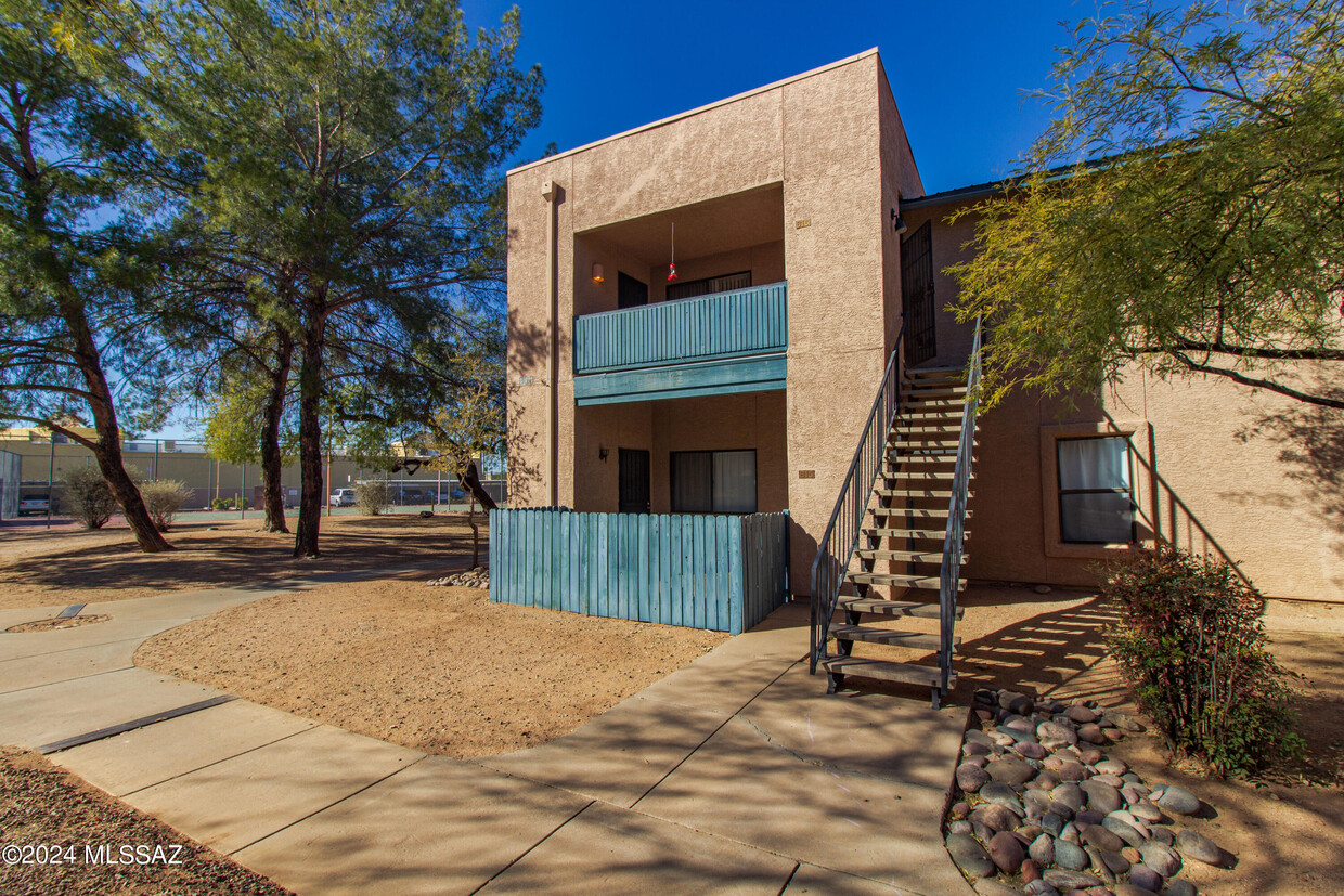 Primary Photo - 8080 E Speedway Blvd
