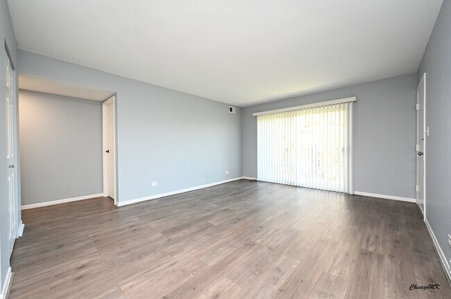 Foto del edificio - 9360 Bay Colony Dr