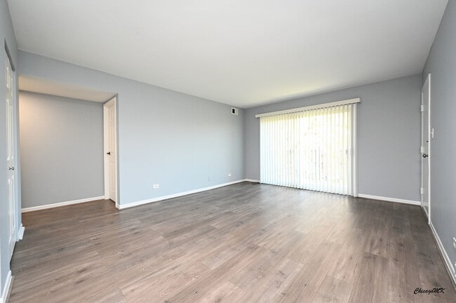 Building Photo - 9360 Bay Colony Dr