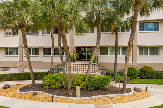 100 Bluff View Dr Belleair Bluffs, FL - Harbour Club