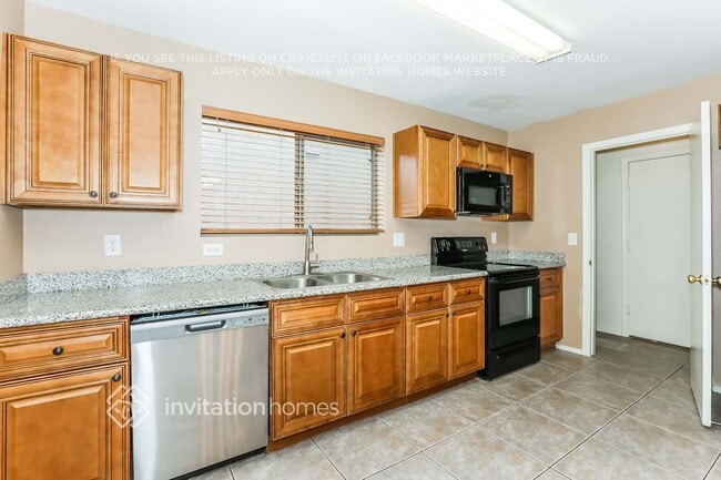 Building Photo - 2266 E Spruce Dr