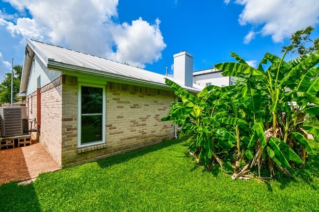 Building Photo - 10426 Alcott Dr