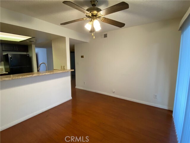 Building Photo - 987 E Del Mar Blvd