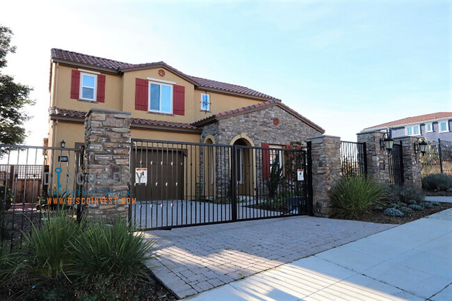 Building Photo - Oakland Hills Home With Panoramic Views