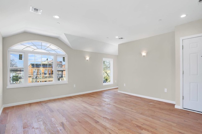 Building Photo - 32-41 100th St