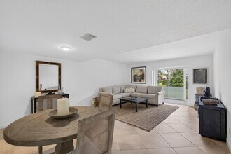 Building Photo - 18081 SE Country Club Dr
