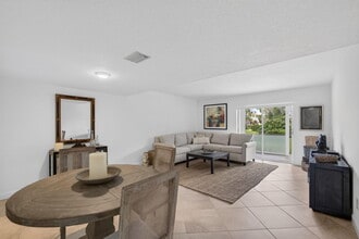 Building Photo - 18081 SE Country Club Dr