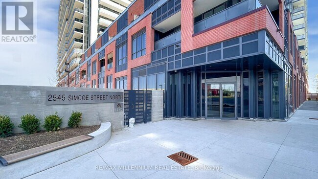 Photo du bâtiment - 2545 Simcoe St N