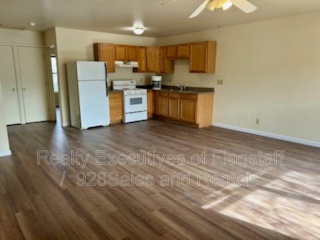 Building Photo - 2908 N Ellen St