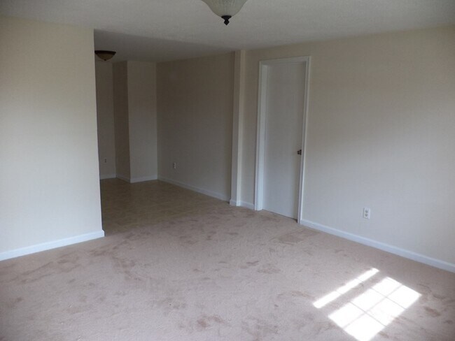 Foto del edificio - 4 Bedroom Single Family Home in Hampton