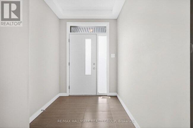 Photo du bâtiment - 535 Dressage Ave