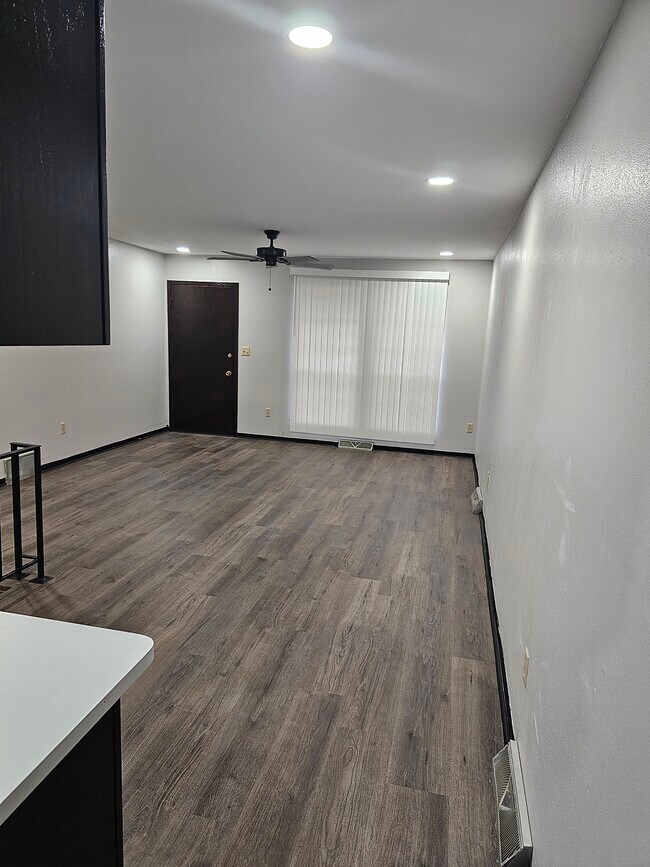 Foto del edificio - 6980 N Raintree Ct