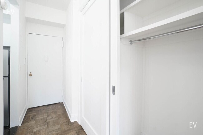 Foto del edificio - 235 W 22nd St