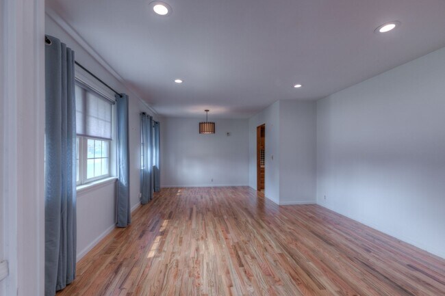 Building Photo - For Lease | South Tulsa | $1900 Rent