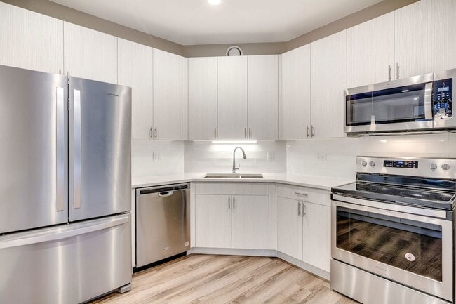 Photo - 1730 N Clark St Townhome