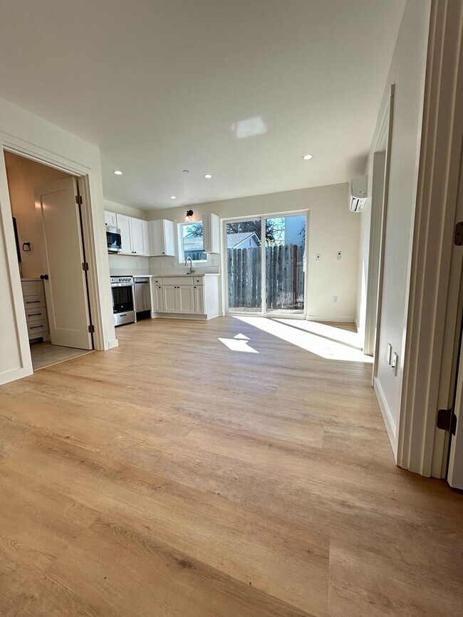 Foto del edificio - Now Leasing for the 2026-2027 School Year:...