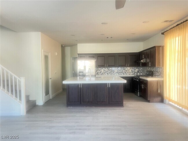 Foto del edificio - 8112 Azure Falls Ct