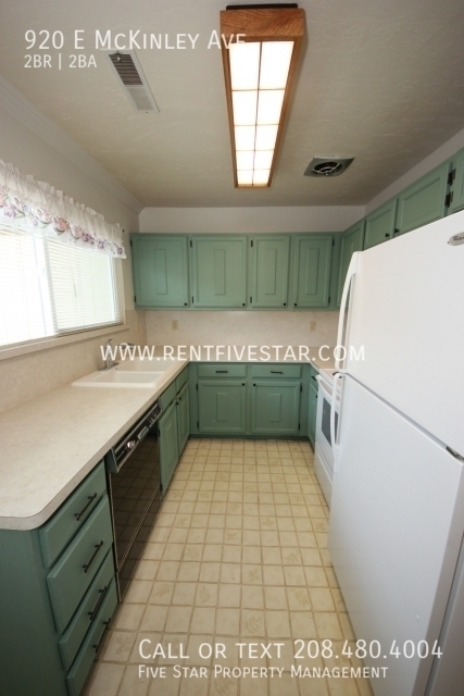 Foto del edificio - Spacious McKinley Townhome Available! Visi...