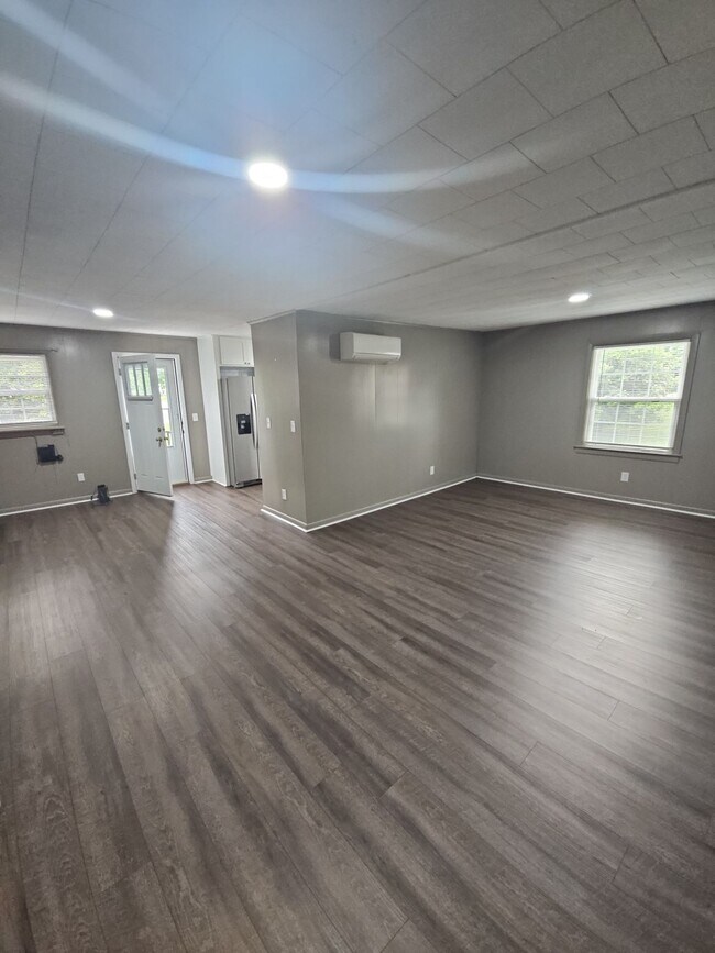 Foto del edificio - 104 Greenlawn Dr