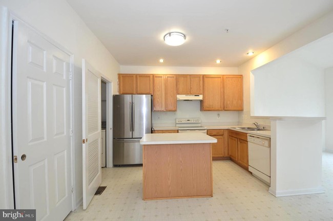 Building Photo - 6411 Stockbridge Overlook Ct
