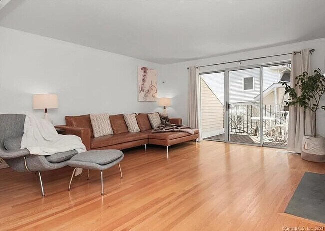 Foto del edificio - 102 Forest St