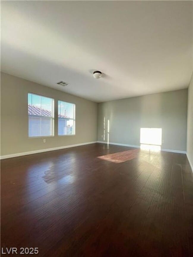 Building Photo - Newly Remodeled with Fresh Paint 4 Bed
