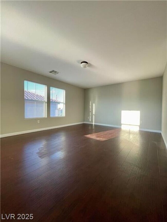 Foto del edificio - Newly Remodeled with Fresh Paint 4 Bed