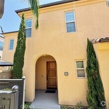 Building Photo - 102 Holly Springs