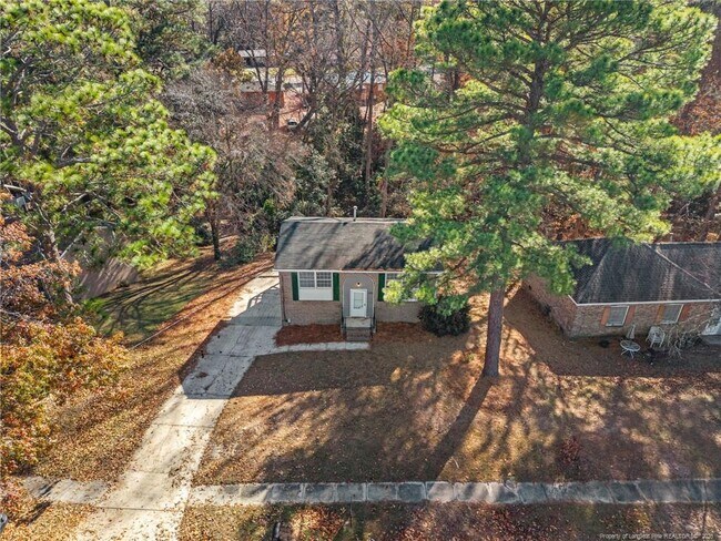 Building Photo - 735 Ashbrook Rd