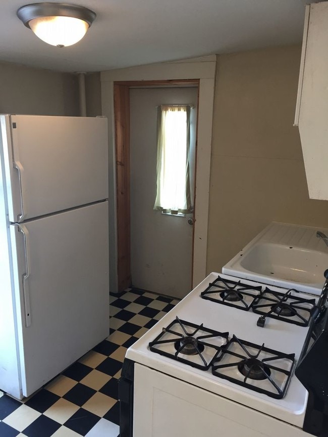 Building Photo - Studio - 661 W Orange Unit 3